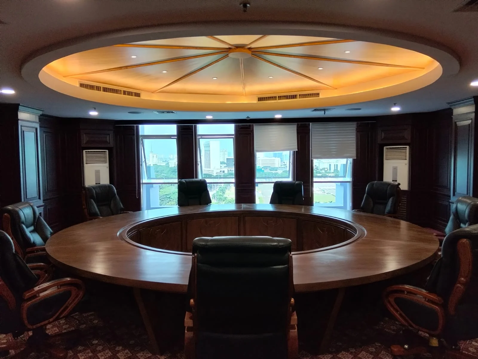 Portofolio Meja Mahkamah Konstitusi - 2025 — Interior di Jakarta