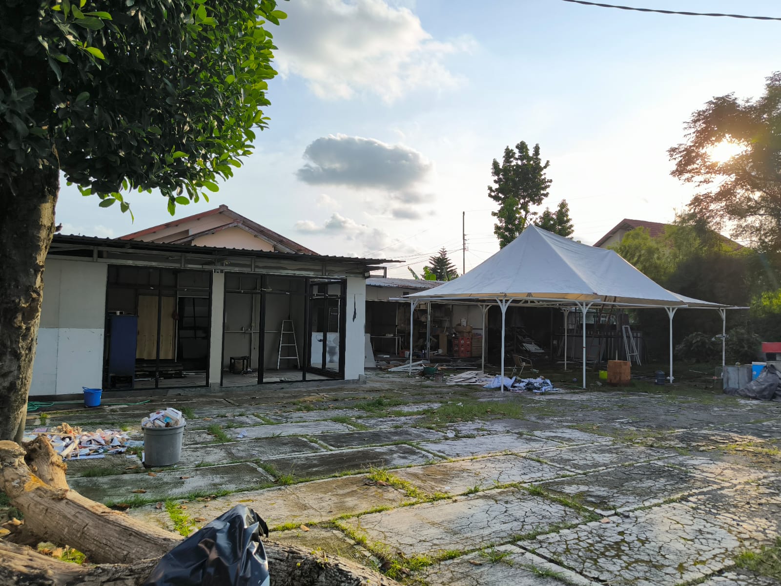 Foto 5 proyek Garasi Steak