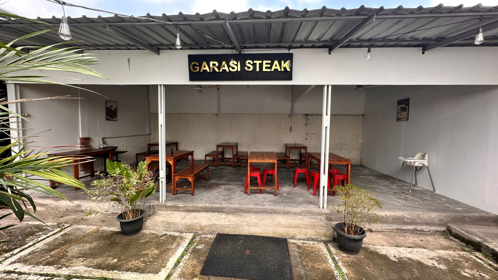 Foto 3 proyek Garasi Steak