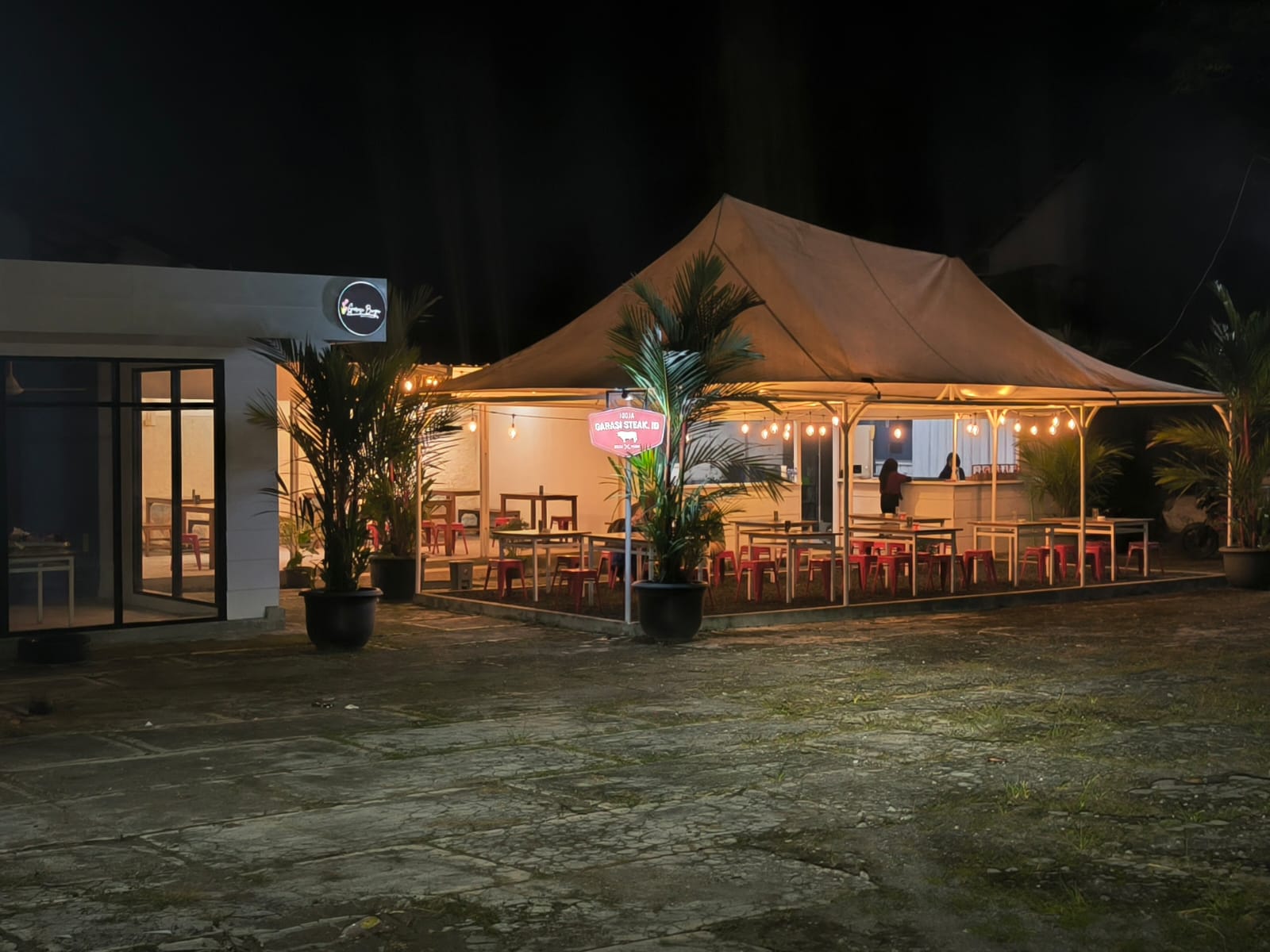 Foto 2 proyek Garasi Steak